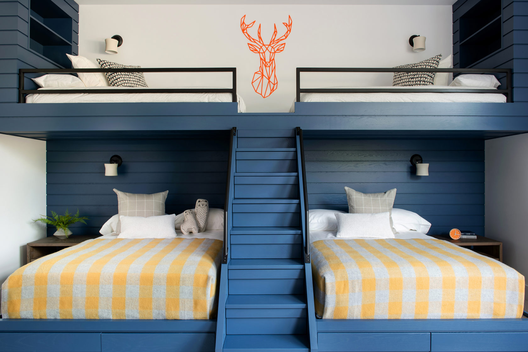 Modern custom bunk bed designed by Canadian interior designer Cocharly Services LLC